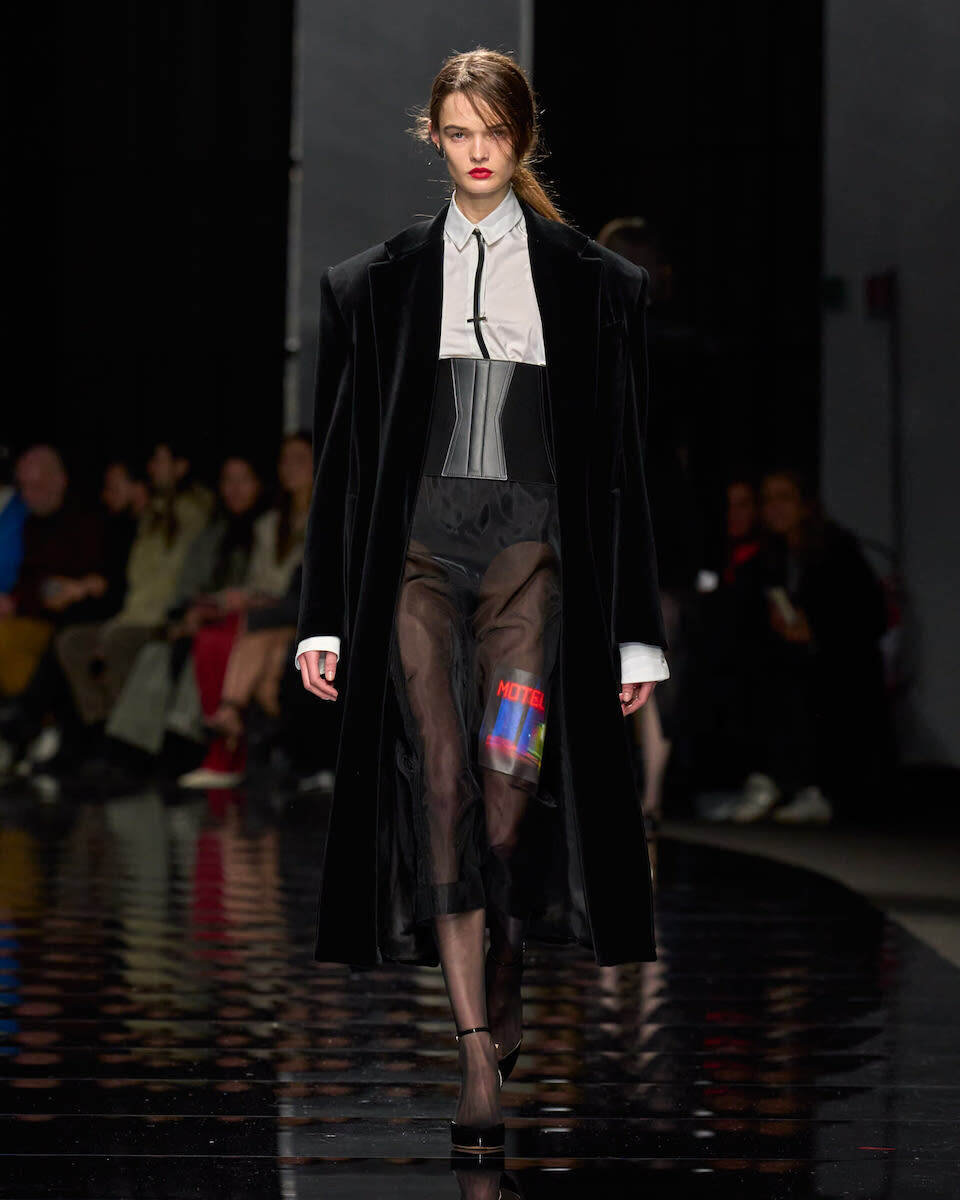 Sportmax 2024 秋冬系列致敬經典、探索未來！新季打造 Boxy 西裝成焦點，以高科技面料演繹未來主義！