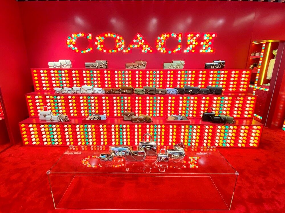 #COACHHOLIDAY 香港聖誕期間限定店:在銅鑼灣崇光百貨感受 Coach 節慶魅力 #COACHHOLIDAY 香港聖誕期間限定店:在銅鑼灣崇光百貨感受 Coach 節慶魅力