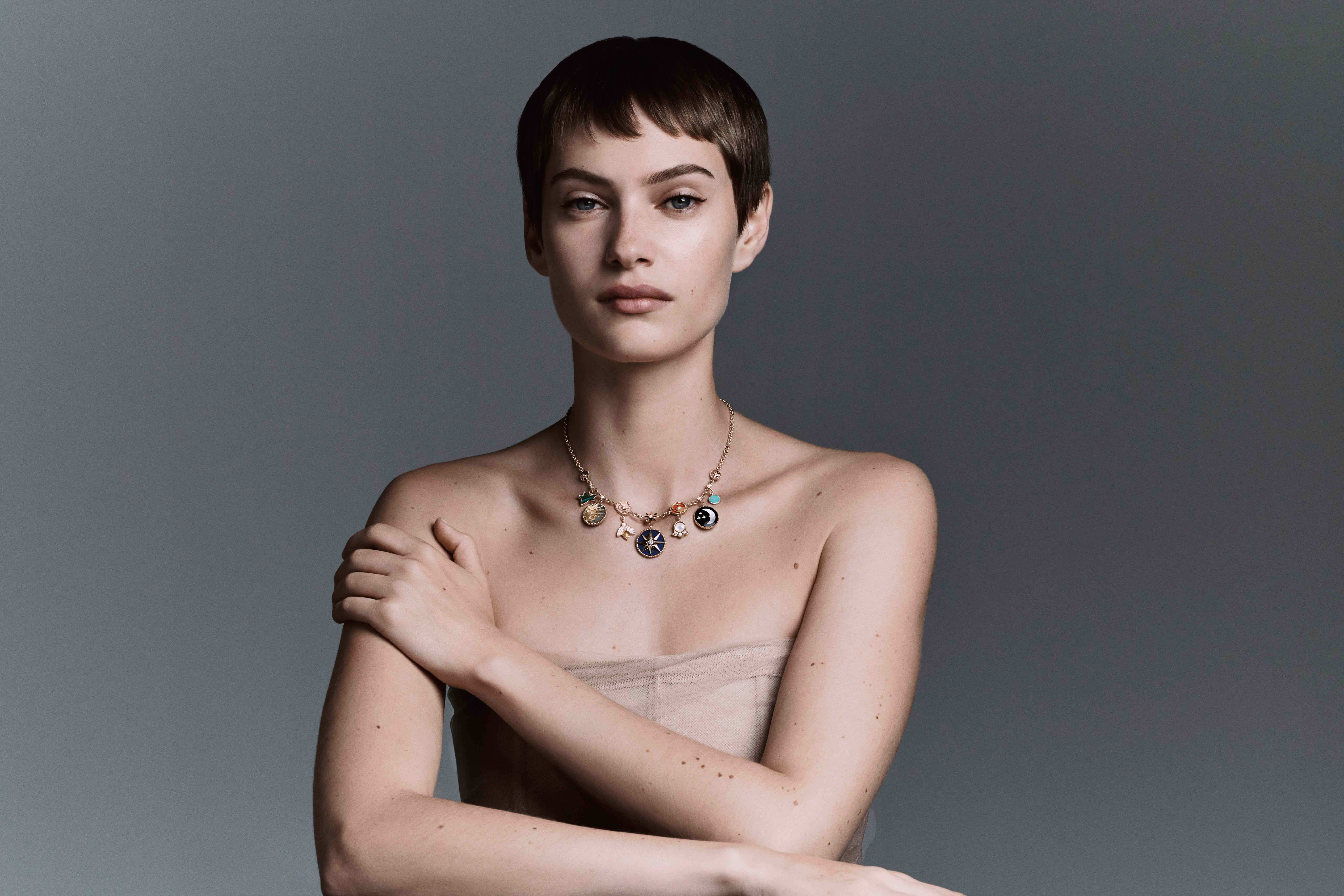 幸運女生的秘密：認識 Dior 先生心中的幸運符號，Dior Rose des Vents 背後魅力揭曉，隨身攜帶讓氣場翻倍！