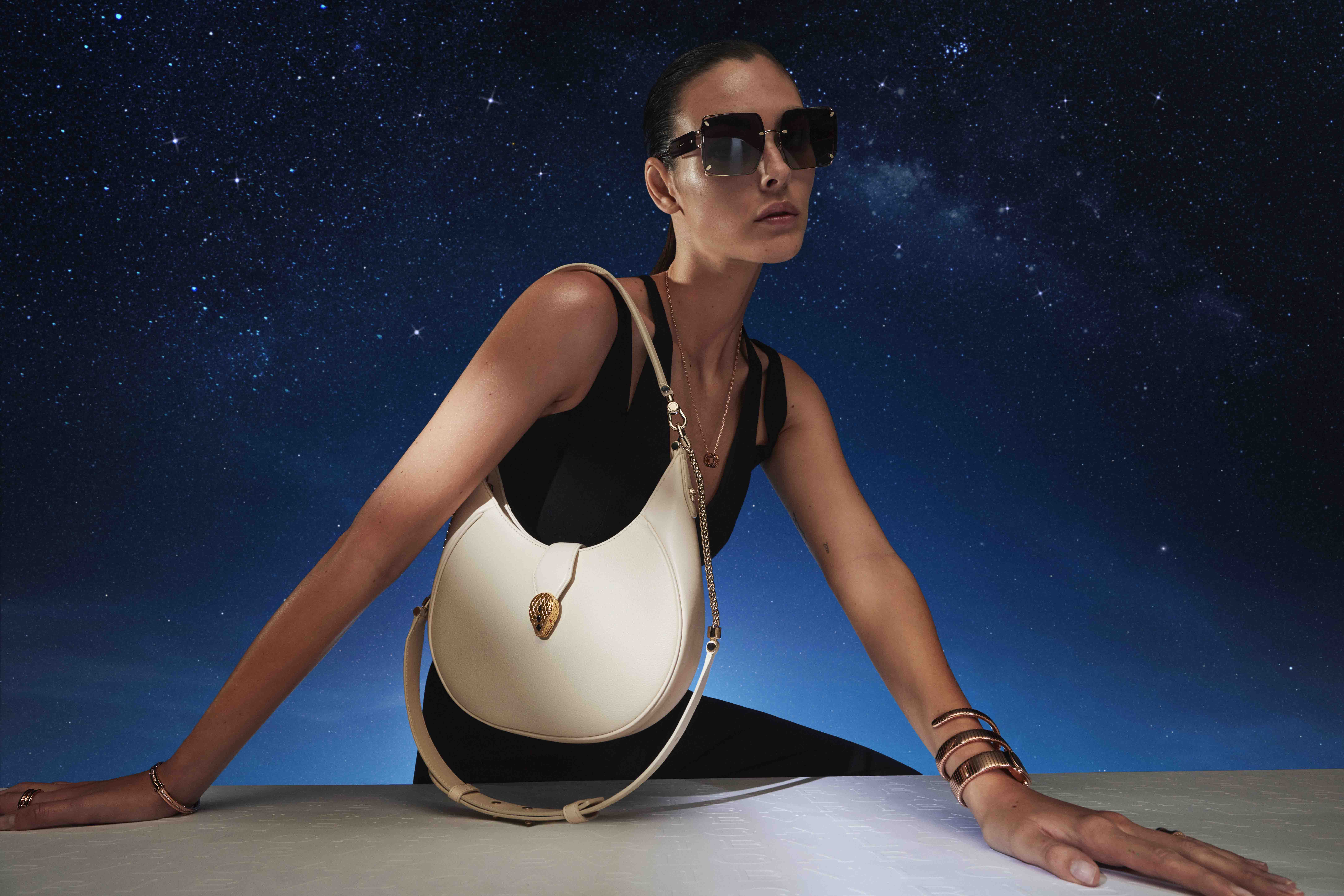 從 20 年代首飾盒汲取靈感的 Serpenti Jewellery Box，頂蓋雕塑般的層次感讓人聯想起 BVLGARI 的珍貴寶石