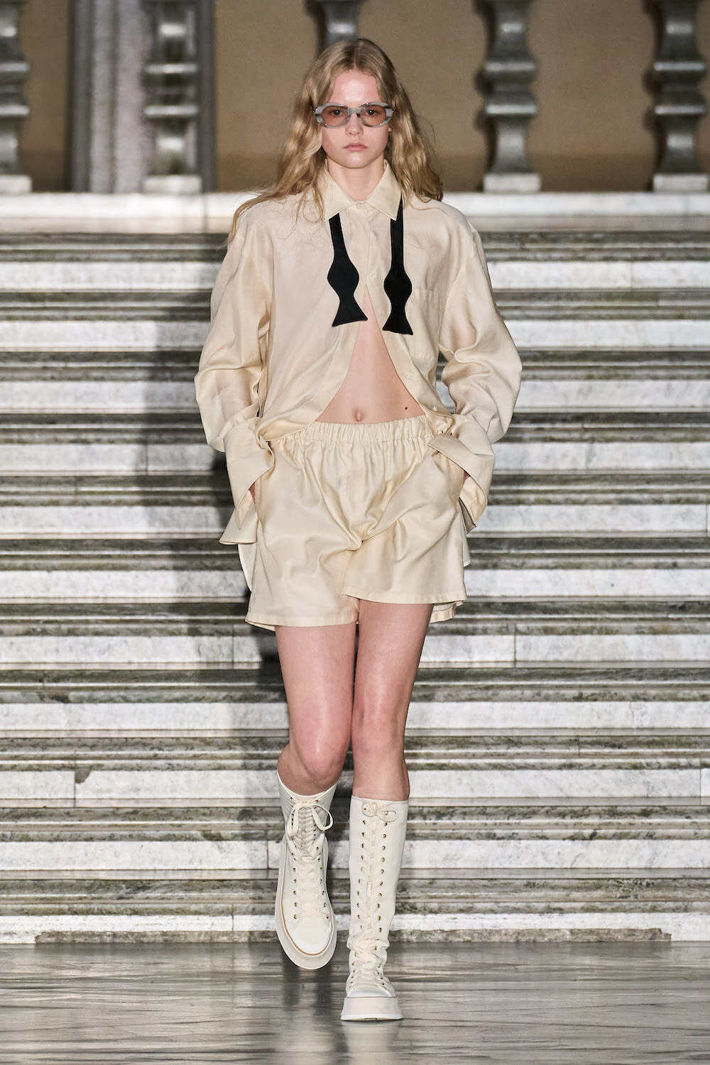 探索 Max Mara 2024 早春系列:斯堪地那維亞風情與鮮花的奇幻交織 探索 Max Mara 2024 早春系列:斯堪地那維亞風情與鮮花的奇幻交織