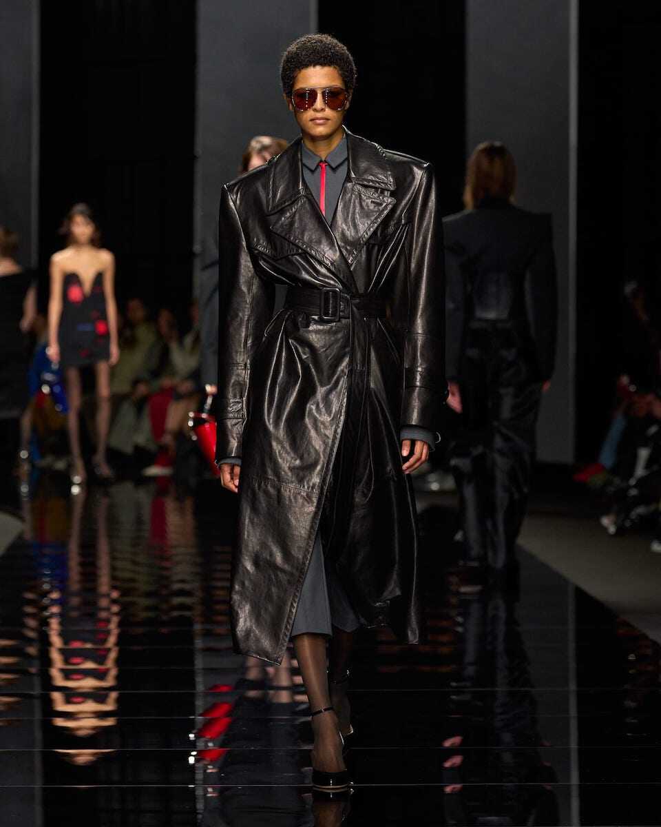 Sportmax 2024 秋冬系列致敬經典、探索未來！新季打造 Boxy 西裝成焦點，以高科技面料演繹未來主義！