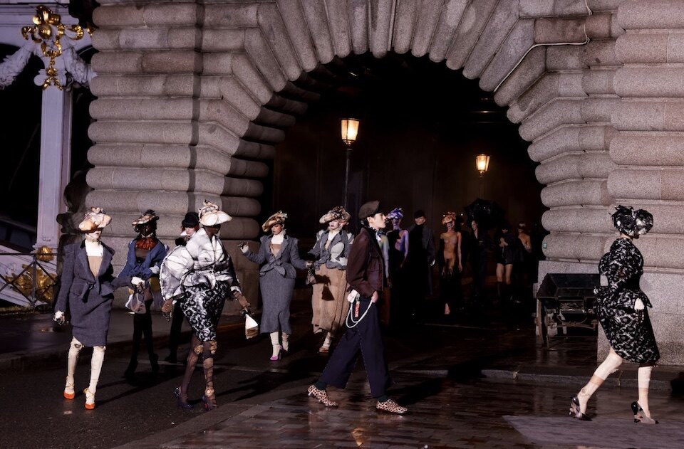 John Galliano 為時裝迷送上久違的時尚戲夢!逐點解構 Masion Margiela 2024 高訂系列 John Galliano 為時裝迷送上久違的時尚戲夢!逐點解構 Masion Margiela 2024 高訂系列