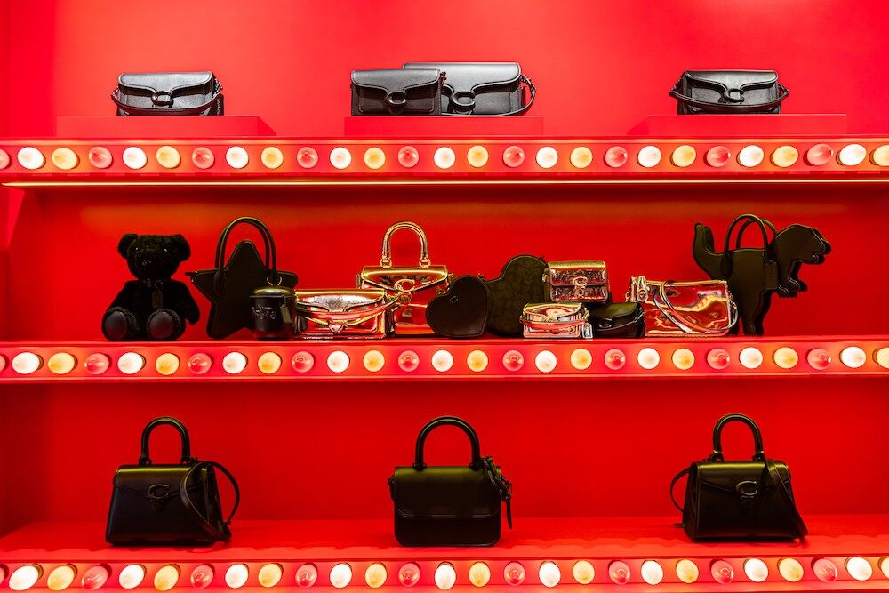 #COACHHOLIDAY 香港聖誕期間限定店:在銅鑼灣崇光百貨感受 Coach 節慶魅力 #COACHHOLIDAY 香港聖誕期間限定店:在銅鑼灣崇光百貨感受 Coach 節慶魅力