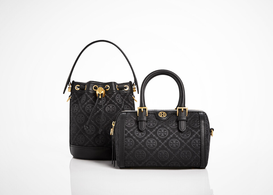 為手袋系列添加新成員!Tory Burch 暢銷款 「T Monogram 手袋」推出全新中性設計,時尚得想馬上收進衣櫥 為手袋系列添加新成員!Tory Burch 暢銷款 「T Monogram 手袋」推出全新中性設計,時尚得想馬上收進衣櫥