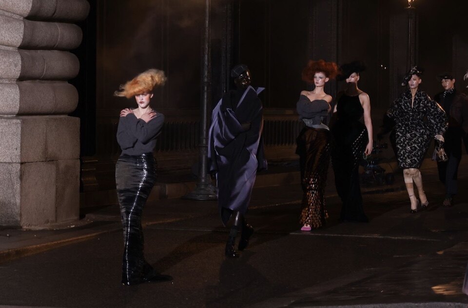 John Galliano 為時裝迷送上久違的時尚戲夢!逐點解構 Masion Margiela 2024 高訂系列 John Galliano 為時裝迷送上久違的時尚戲夢!逐點解構 Masion Margiela 2024 高訂系列