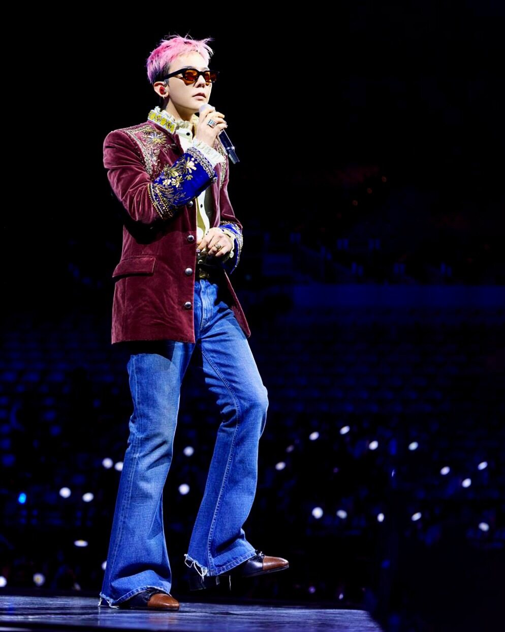 彩色寶石成為 2025 主導趨勢！Pomellato 珠寶成為 G-Dragon 穿搭的靈感色盤，精彩演繹權志龍《Übermensch》舞台造型