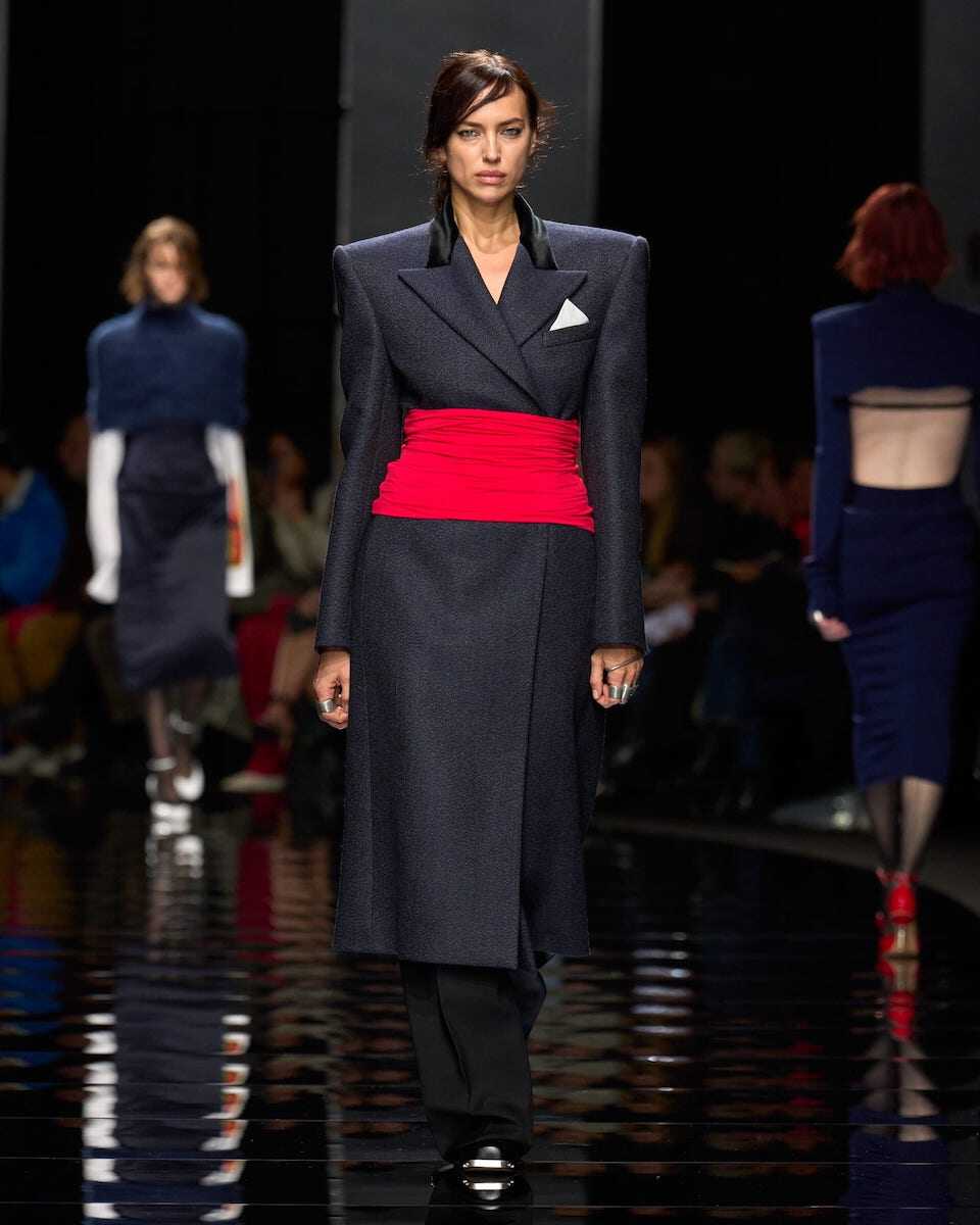 Sportmax 2024 秋冬系列致敬經典、探索未來！新季打造 Boxy 西裝成焦點，以高科技面料演繹未來主義！