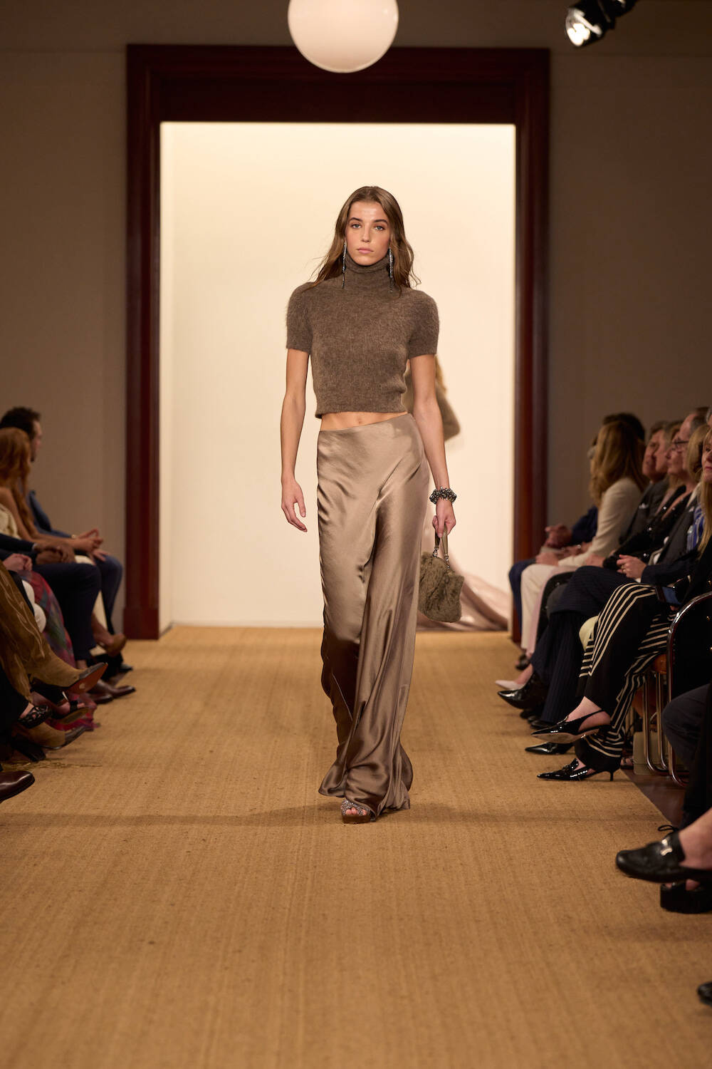 Ralph Lauren 2024 秋季/節日女裝系列:展現含蓄優雅的永恆魅力 Ralph Lauren 2024 秋季/節日女裝系列:展現含蓄優雅的永恆魅力