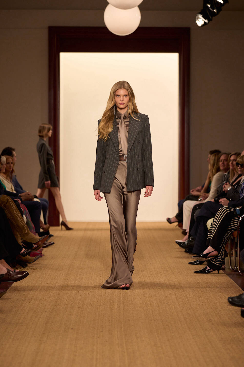 Ralph Lauren 2024 秋季/節日女裝系列:展現含蓄優雅的永恆魅力 Ralph Lauren 2024 秋季/節日女裝系列:展現含蓄優雅的永恆魅力