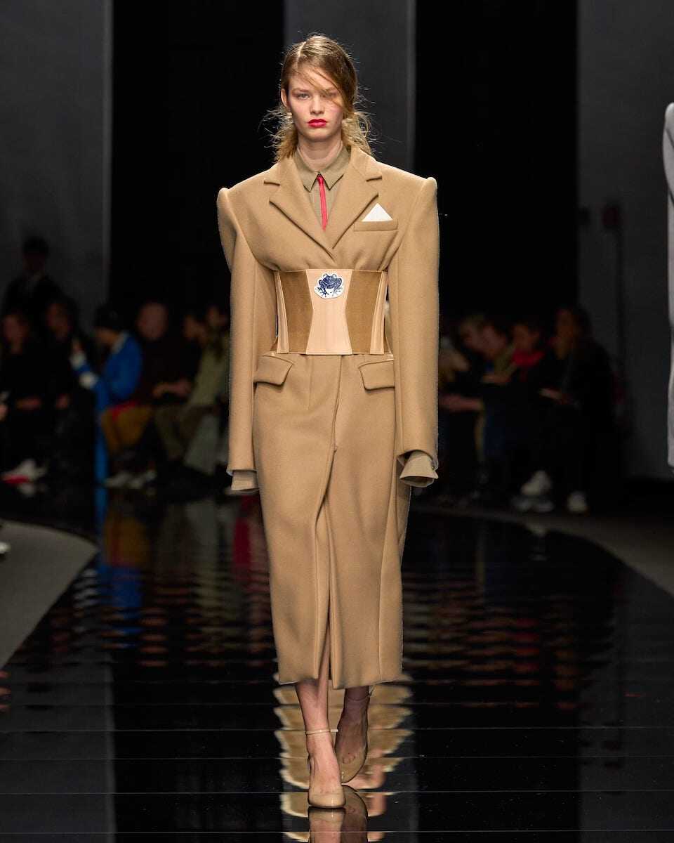 Sportmax 2024 秋冬系列致敬經典、探索未來！新季打造 Boxy 西裝成焦點，以高科技面料演繹未來主義！