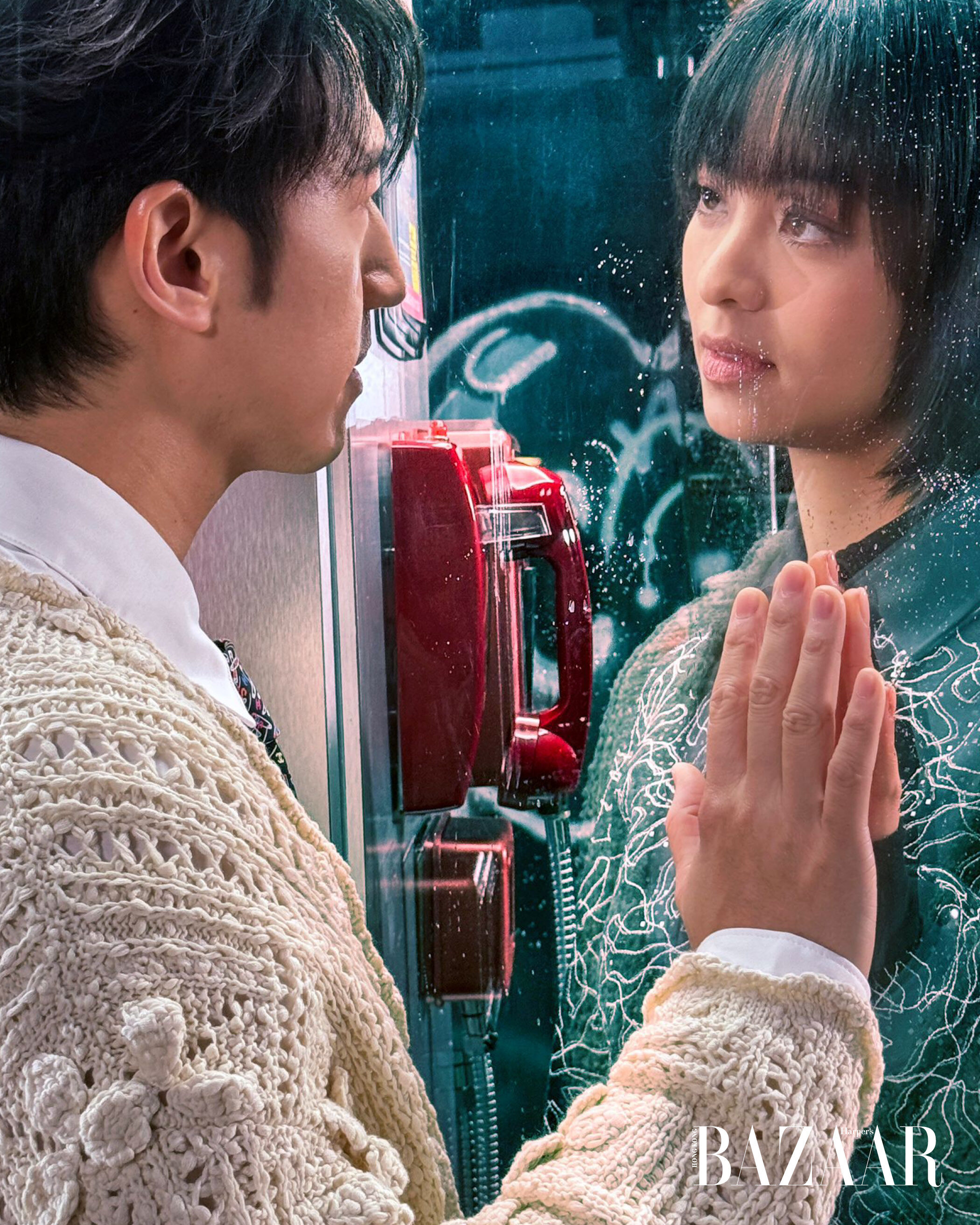 盧慧敏（Amy Lo）、馮允謙（Jay Fung）穿上 CHANEL 2025 早春系列服飾上演城市浪漫故事，《Movie on The Road》向香港電影本色致敬