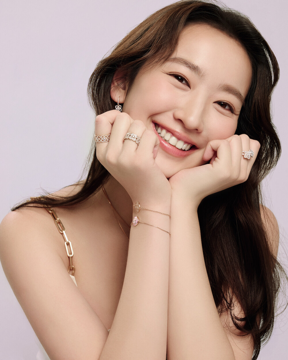De Beers Enchanted Lotus 系列珠寶：林愷鈴、岑麗香、倪晨曦與譚旻萱詮釋蓮花之美，展現內在力量