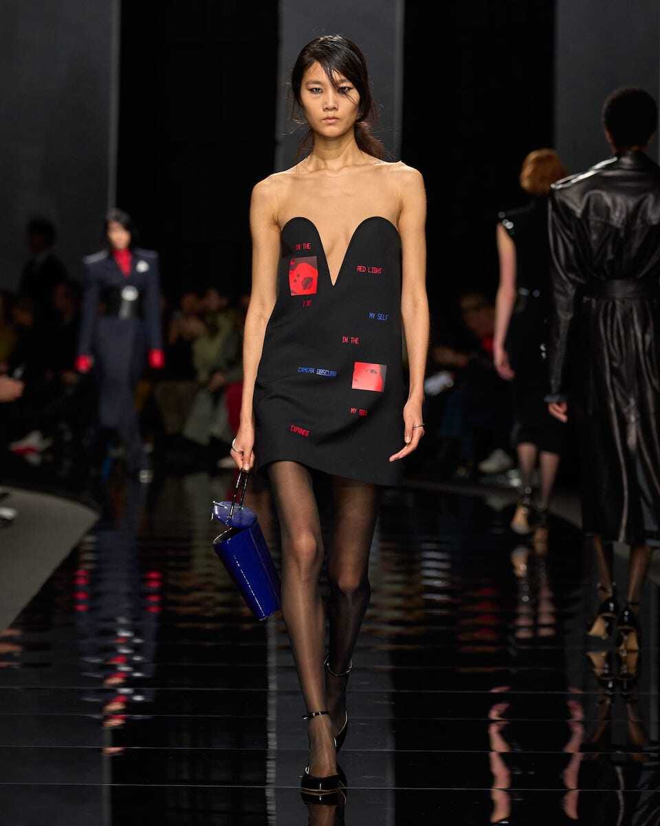 Sportmax 2024 秋冬系列致敬經典、探索未來！新季打造 Boxy 西裝成焦點，以高科技面料演繹未來主義！