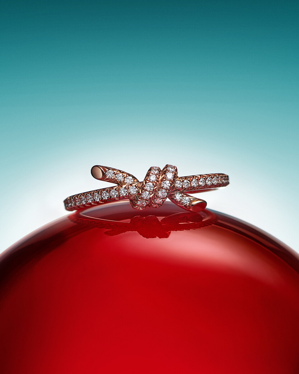 新年開運就從紅色珠寶下手！Tiffany & Co. 首度推出新春「Tiffany Lock 系列紅寶石項鍊 」