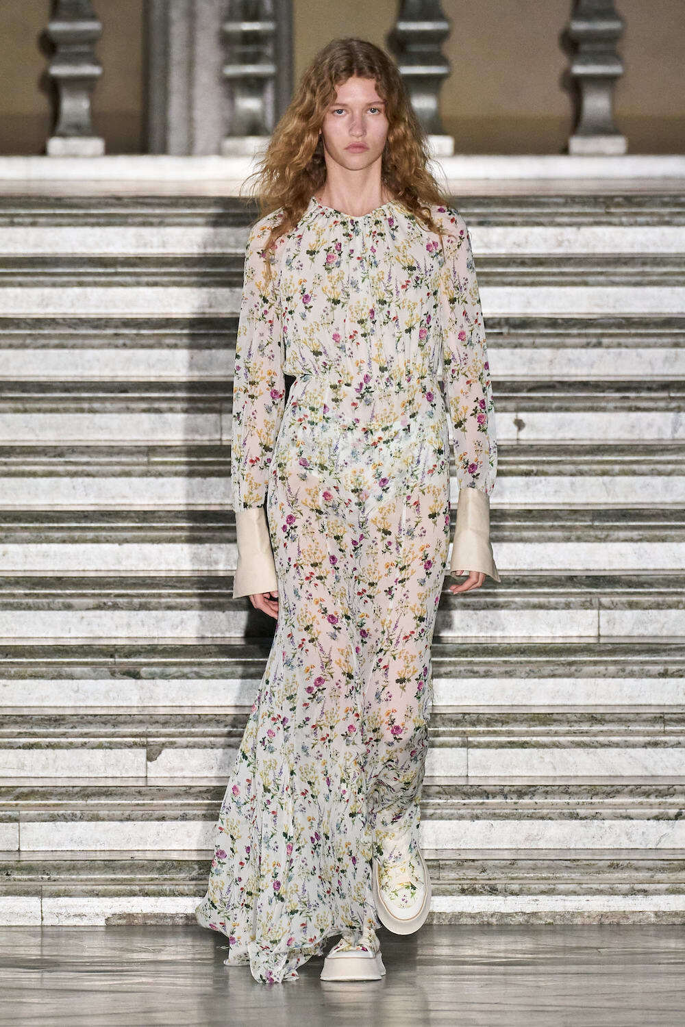 探索 Max Mara 2024 早春系列:斯堪地那維亞風情與鮮花的奇幻交織 探索 Max Mara 2024 早春系列:斯堪地那維亞風情與鮮花的奇幻交織
