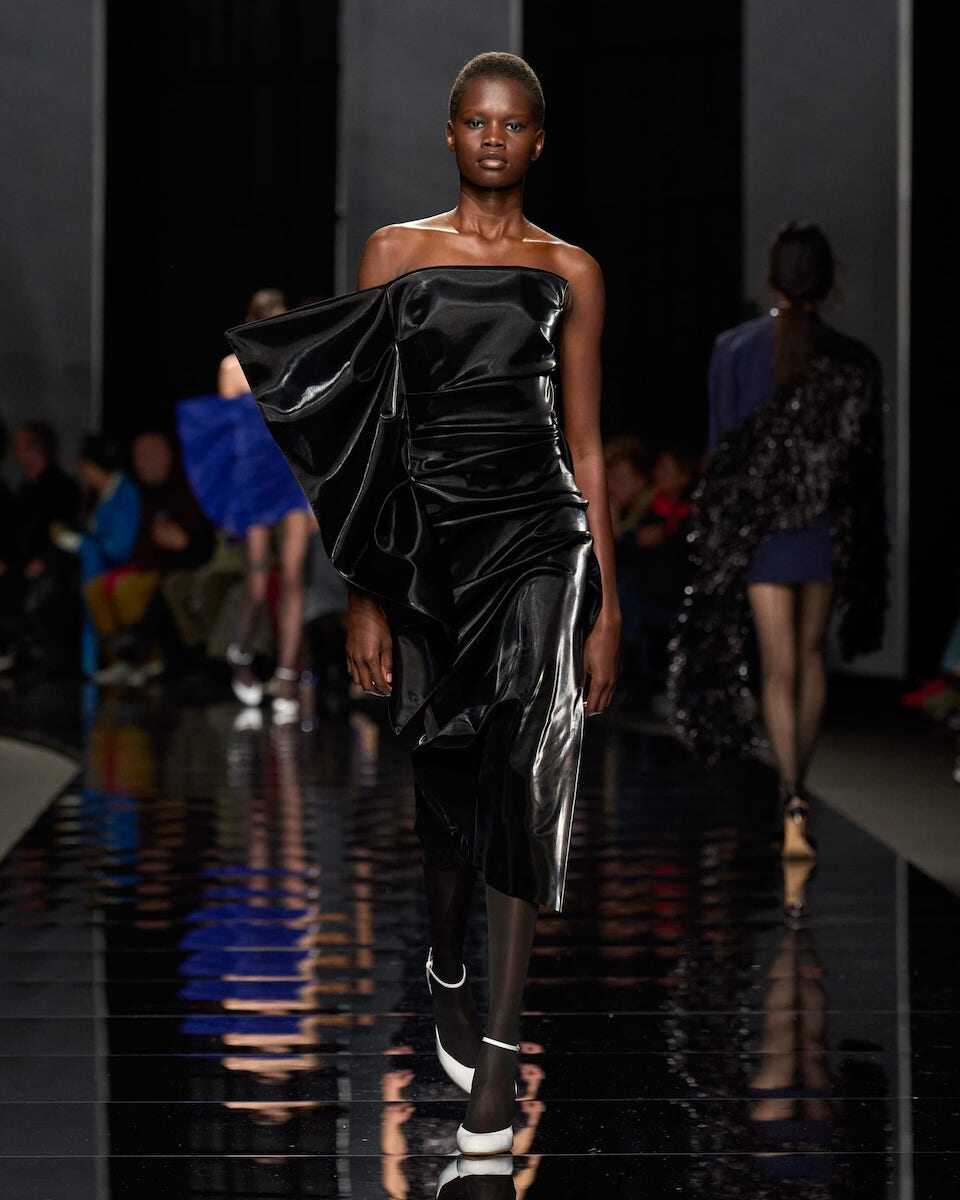 Sportmax 2024 秋冬系列致敬經典、探索未來！新季打造 Boxy 西裝成焦點，以高科技面料演繹未來主義！