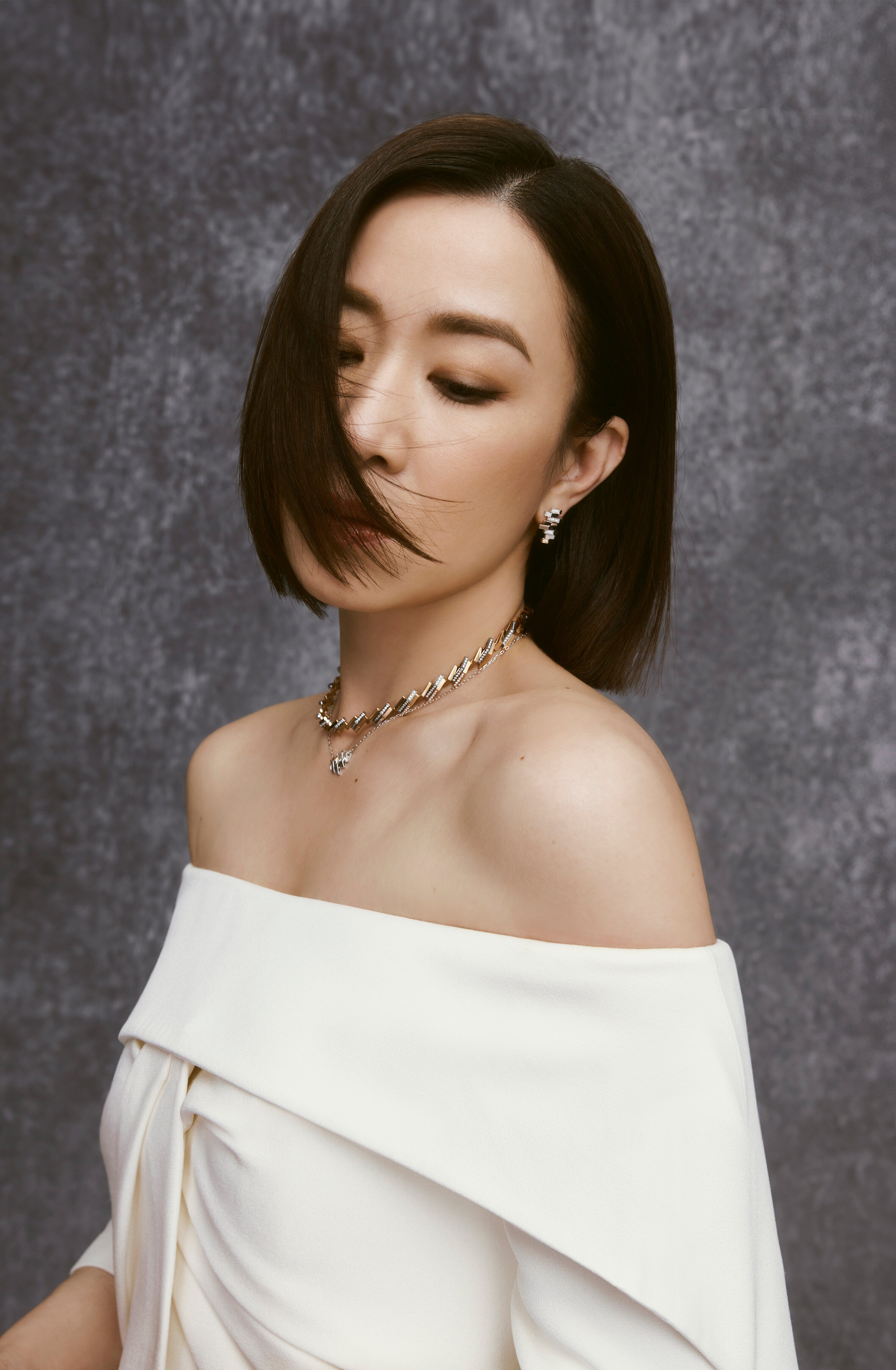 佘詩曼的女王之路!個性演繹 EMPHASIS M「冠」系列,展現「M for MORE」態度:「在事業上,一定要把握機會,先會有突破。」 佘詩曼的女王之路!個性演繹 EMPHASIS M「冠」系列,展現「M for MORE」態度:「在事業上,一定要把握機會,先會有突破。」