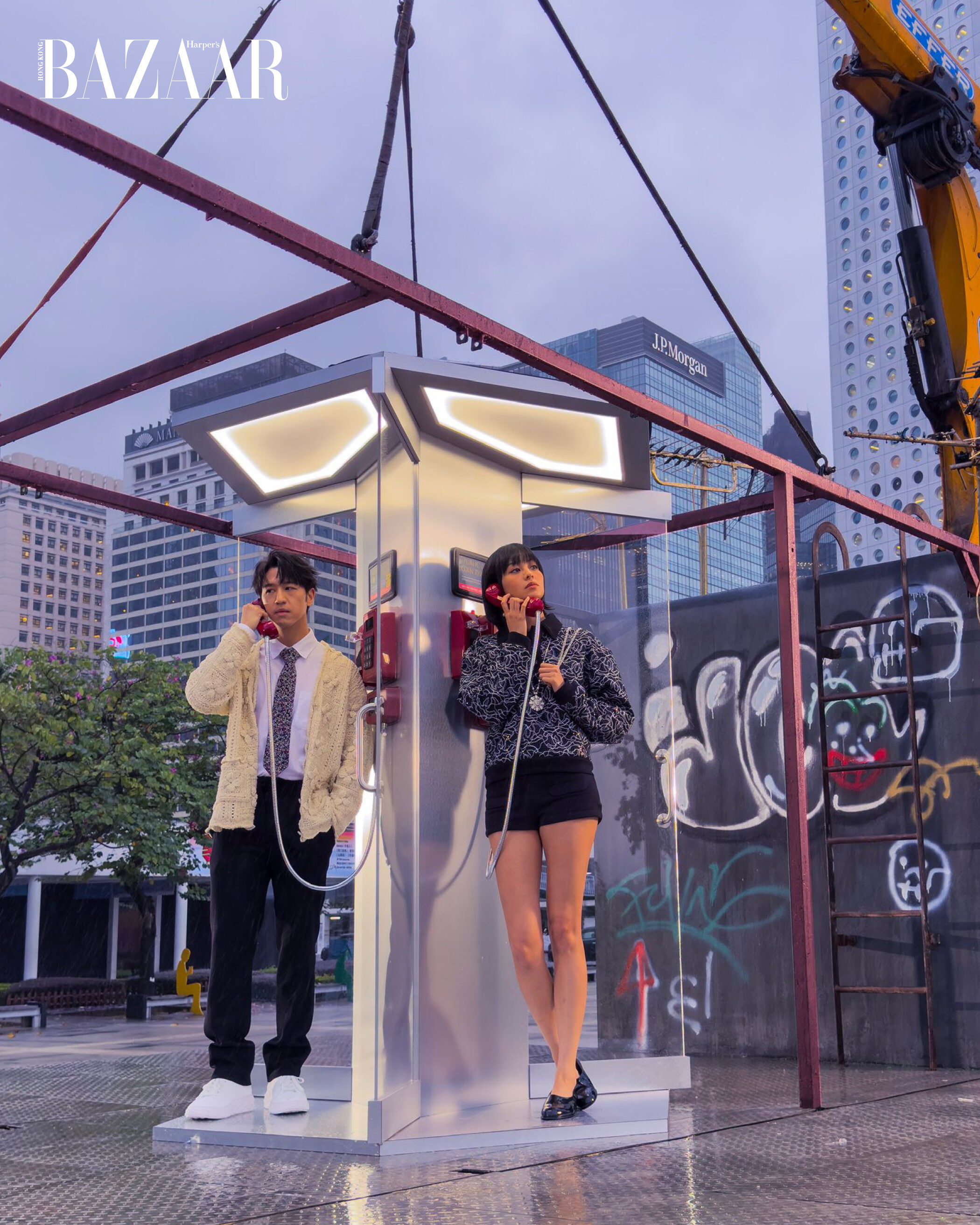 盧慧敏（Amy Lo）、馮允謙（Jay Fung）穿上 CHANEL 2025 早春系列服飾上演城市浪漫故事，《Movie on The Road》向香港電影本色致敬