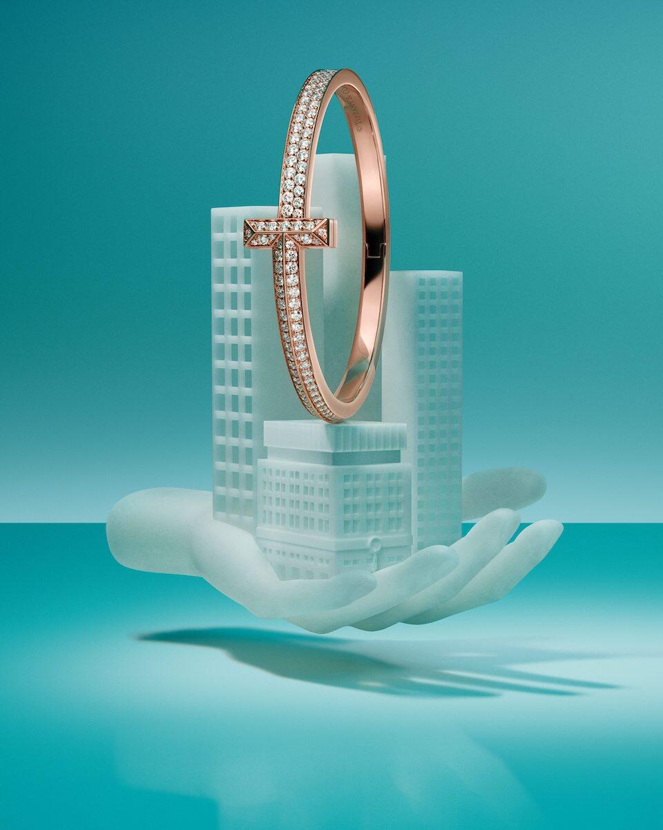向傳奇藝術家 Gene Moore 致敬！Tiffany & Co. 全新推出「With Love, Since 1837」企劃，  重新探究 5 大經典珠寶設計