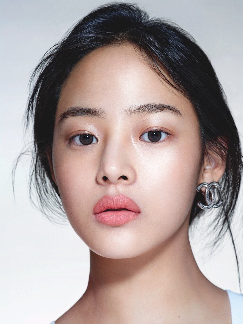 為甚麼 Minji 總能駕馭創意妝容？原來她的 CHANEL 幕後功臣是她們！