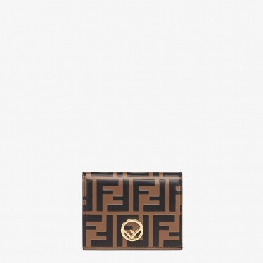 名牌銀包推薦：Fendi 小型 F is Fendi 雙折皮夾 $4,700