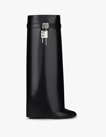 Givenchy 黑色皮革長靴 $19,300