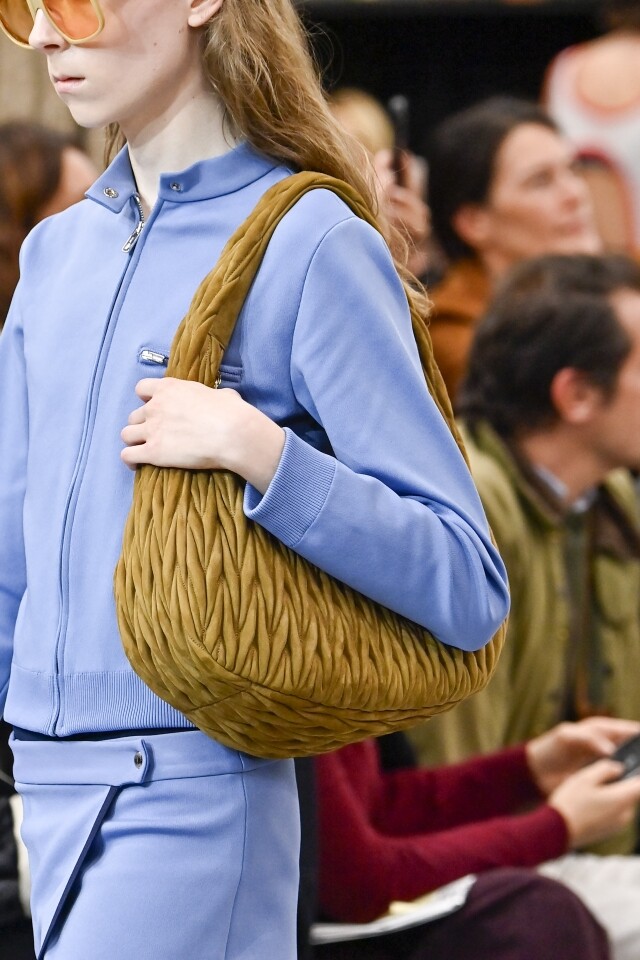 MIU MIU 手袋新款式率先預覽!2025 春夏系列除了有經典的 Wander Bag、Aventure Bag,還有甚麼新款式? MIU MIU 手袋新款式率先預覽!2025 春夏系列除了有經典的 Wander Bag、Aventure Bag,還有甚麼新款式?