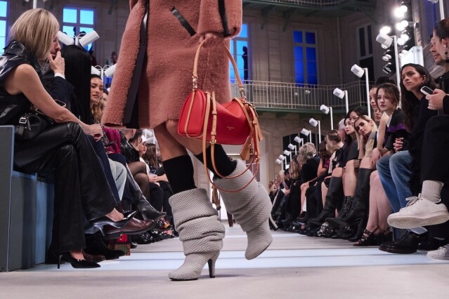 Louis Vuitton 全新 Express 手袋登場，致敬品牌的旅行藝術！與 Speedy 手袋淵源深厚、品牌大使 Emma Stone、鄭浩妍率先演繹
