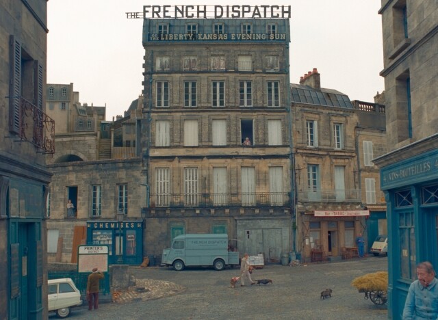 電影以虛構法國小鎮上的刊物《法蘭西諸事週報》為主題，有遊記、藝術創作介紹、社運故事與美食欄目。
