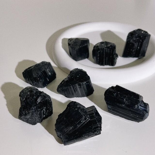 碧璽被喻為「最適合女性佩戴」的水晶！不同顏色碧璽功效大不同，戴對了不但能旺夫，還能令情緒更穩定