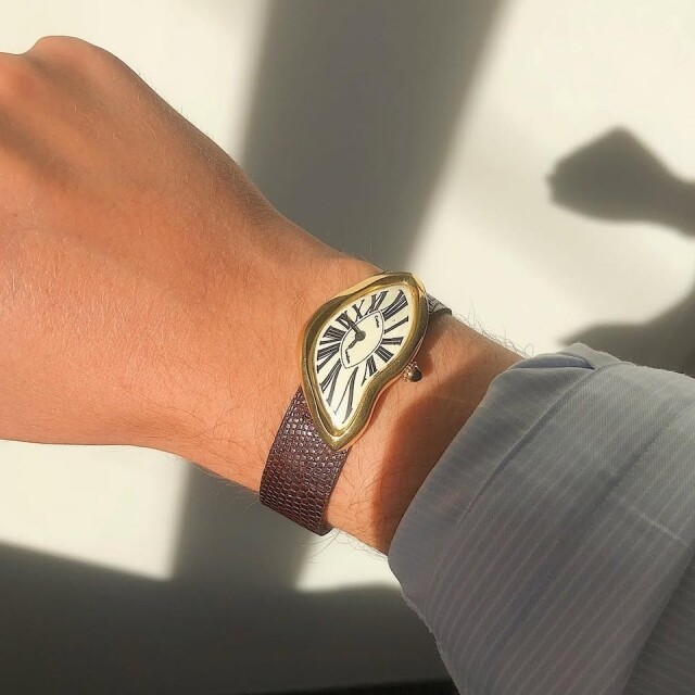 甚麼 Cartier 手錶讓 BTS V 愛不釋手?Crash 腕錶炒價超高,拍賣價高達 200 萬! 甚麼 Cartier 手錶讓 BTS V 愛不釋手?Crash 腕錶炒價超高,拍賣價高達 200 萬!
