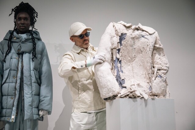 著名美國藝術家兼設計師 Daniel Arsham 首次在巴黎時裝周舉辦實體騷，並展示出 Objects iv life 旗下第三個系列「Chapter 003」。