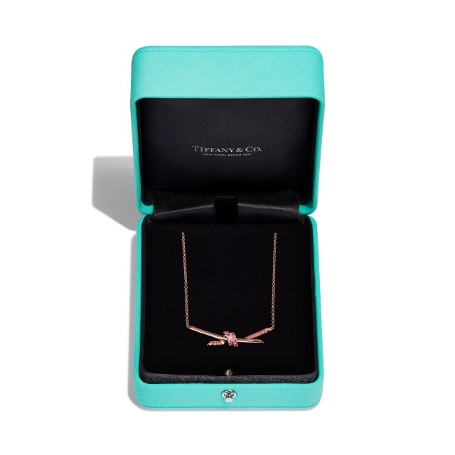 母親節禮物 2023 推薦：Tiffany Knot 18k 玫瑰金鑲粉紅藍寶石吊墜
