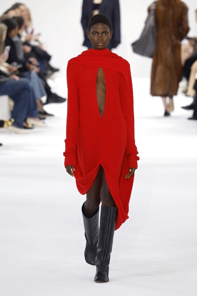Sportmax 2025 秋冬系列踏上一段過去、現在與未來的探索之旅!重新探索奢華風格,化繁為簡打造實用現代衣櫥 Sportmax 2025 秋冬系列踏上一段過去、現在與未來的探索之旅!重新探索奢華風格,化繁為簡打造實用現代衣櫥