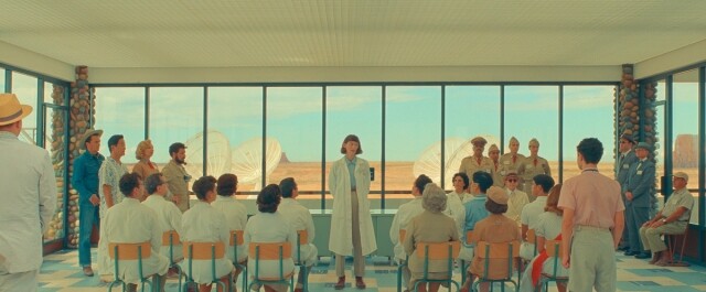 《小行星都市》影評|置中美學大師 Wes Anderson 再以美學俘虜人心,但難掩故事劇情缺點 《小行星都市》影評|置中美學大師 Wes Anderson 再以美學俘虜人心,但難掩故事劇情缺點