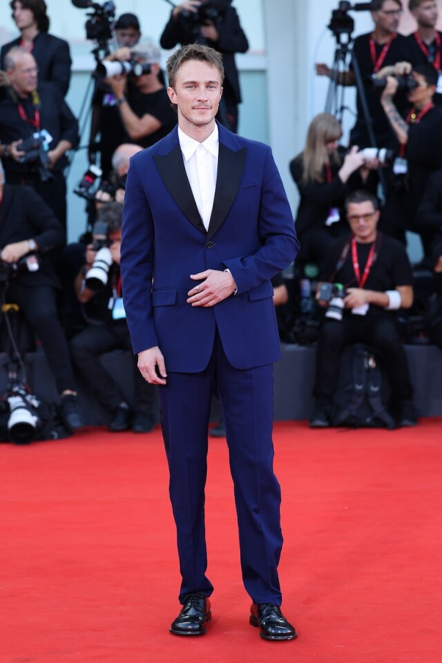 《Queer》Drew Starkey 是誰?新作搭檔 Daniel Craig 上演同性愛情!威尼斯影展上帥氣臉龐搶眼、獲封新一代的荷李活男神 《Queer》Drew Starkey 是誰?新作搭檔 Daniel Craig 上演同性愛情!威尼斯影展上帥氣臉龐搶眼、獲封新一代的荷李活男神