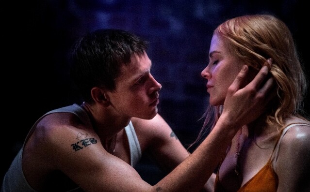 與 Nicole Kidman 有大尺度情慾場面的小鮮肉是誰?《乖女孩》Harris Dickinson 於影壇炙手可熱,帥到 Prada 找他當品牌大使 與 Nicole Kidman 有大尺度情慾場面的小鮮肉是誰?《乖女孩》Harris Dickinson 於影壇炙手可熱,帥到 Prada 找他當品牌大使