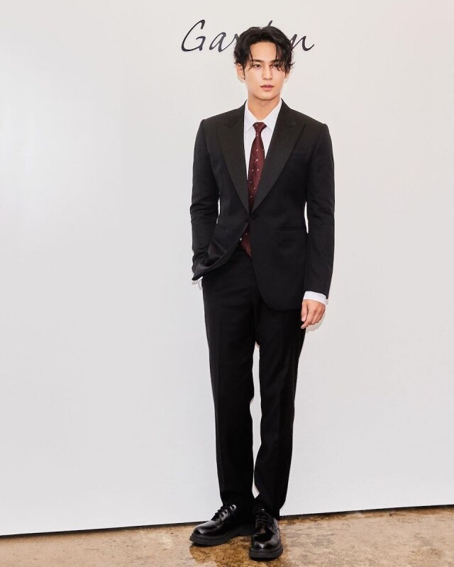 Seventeen 金珉奎肌肉、顏值超吸睛,難怪時尚品牌都愛他!珉奎性感迷人氣質輕鬆駕馭百變造型! Seventeen 金珉奎肌肉、顏值超吸睛,難怪時尚品牌都愛他!珉奎性感迷人氣質輕鬆駕馭百變造型!