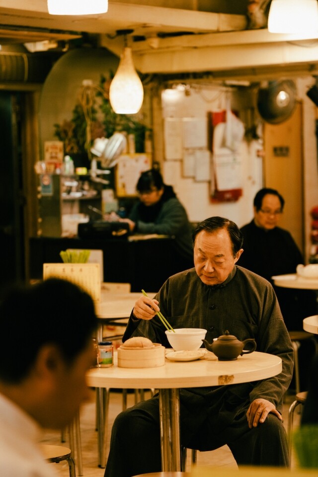 破地獄影評| 黃子華、許冠文、衛詩雅合演動人之作，本年度最好看的港產片