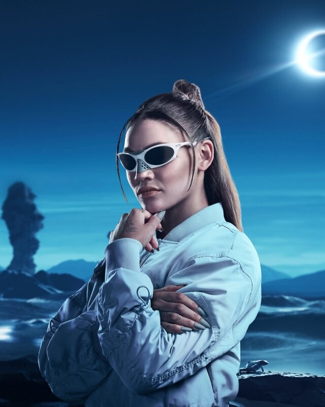 Oakley 突然大受 Gen Z 歡迎?Y2K 始祖美國品牌和 Meta 推出智能眼鏡,除了太陽眼鏡還有甚麼必買運動單品? Oakley 突然大受 Gen Z 歡迎?Y2K 始祖美國品牌和 Meta 推出智能眼鏡,除了太陽眼鏡還有甚麼必買運動單品?