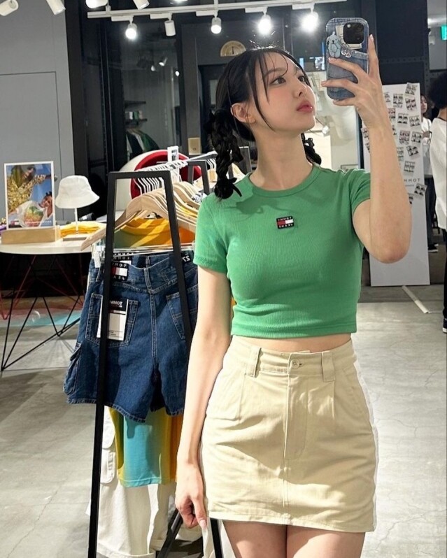 夏天穿搭 2023 必學的多巴胺穿搭是甚麼？鮮艷奪目的配色讓人心情變好