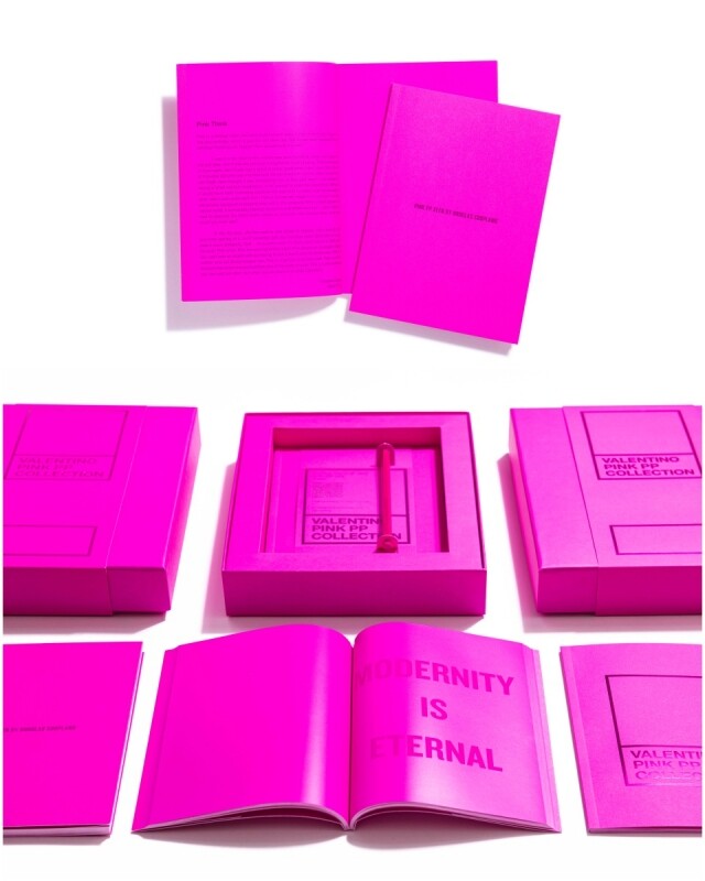 2022 秋冬系列 Valentino Pink PP Collection 時裝騷邀請卡附特製文學小冊子