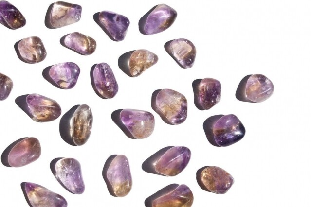 紫黃晶的形成和產出地