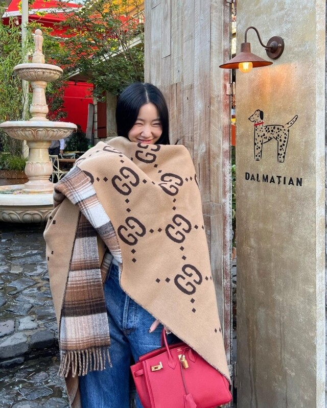 Gucci 雙面斗篷多變化 $10,850 Gucci 雙面斗篷多變化 $10,850