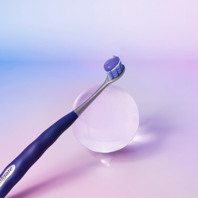 韓國女生牙齒美白的秘訣！跟 IU 用紫色牙膏、精華，「333 法則」打造自然亮白笑容