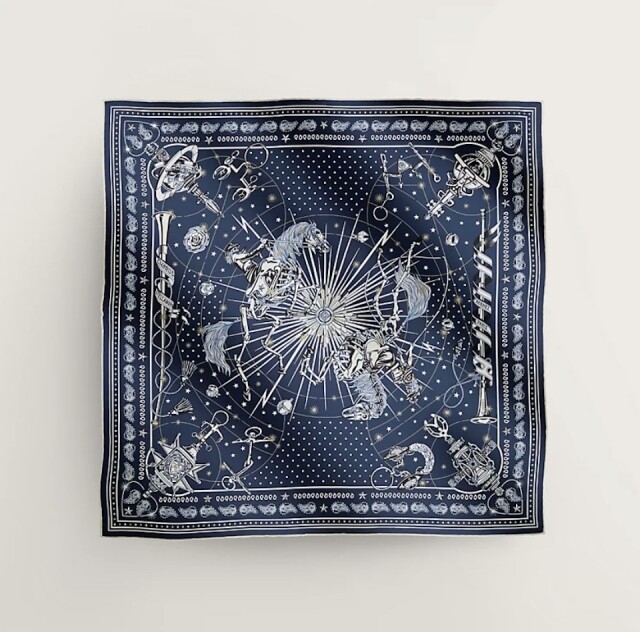 Hermès 小方形絲巾推薦：55 x 55 cm