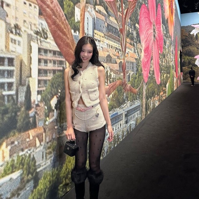 Blackpink Jennie 早就穿上圖案絲襪