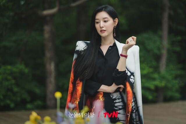 從《淚之女王》金智媛的衣櫃偷靈感 | 戲中造型演活財閥千金,私下穿搭百變,優雅知性、休閒風格都輕鬆駕馭 從《淚之女王》金智媛的衣櫃偷靈感 | 戲中造型演活財閥千金,私下穿搭百變,優雅知性、休閒風格都輕鬆駕馭