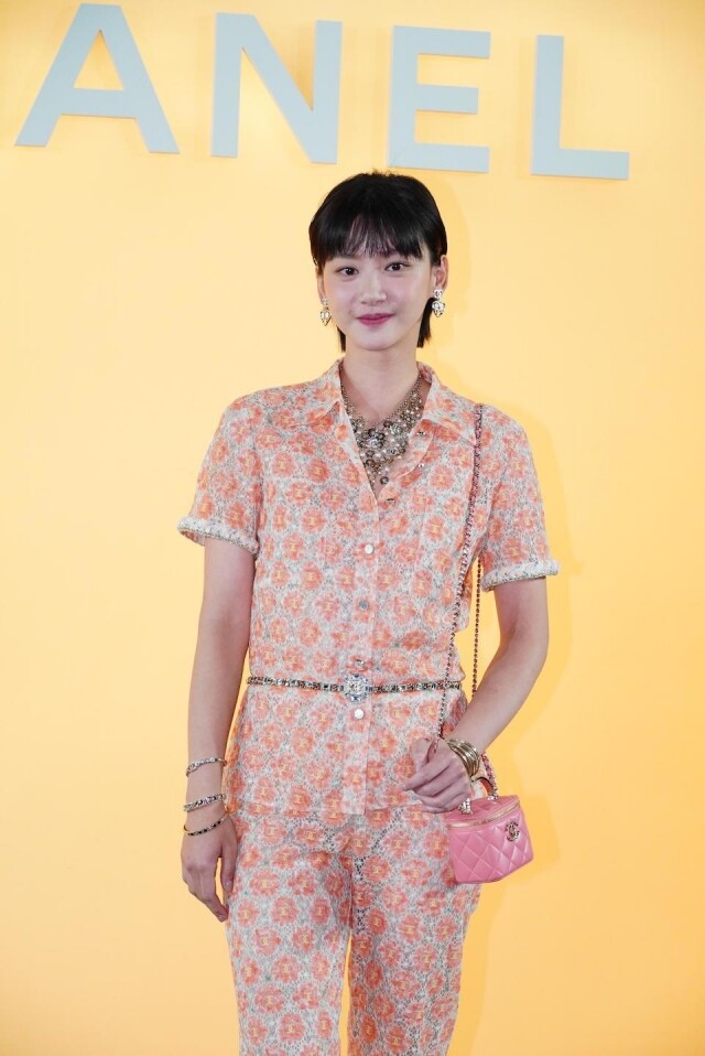 Chanel 香港時裝秀嘉賓名單公開!GD 驚喜成為 Chanel Front Row 座上客、周潤發與老婆甜密亮相 Chanel 香港時裝秀嘉賓名單公開!GD 驚喜成為 Chanel Front Row 座上客、周潤發與老婆甜密亮相